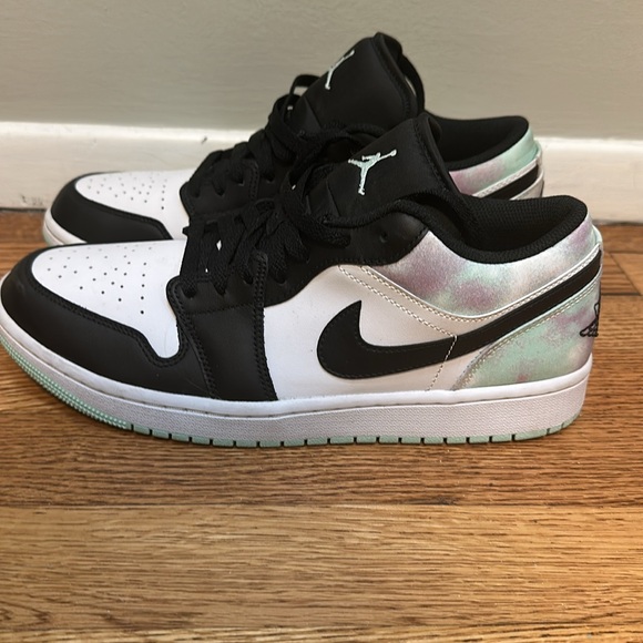 Air Jordan 1 Low SE - Picture 8 of 11